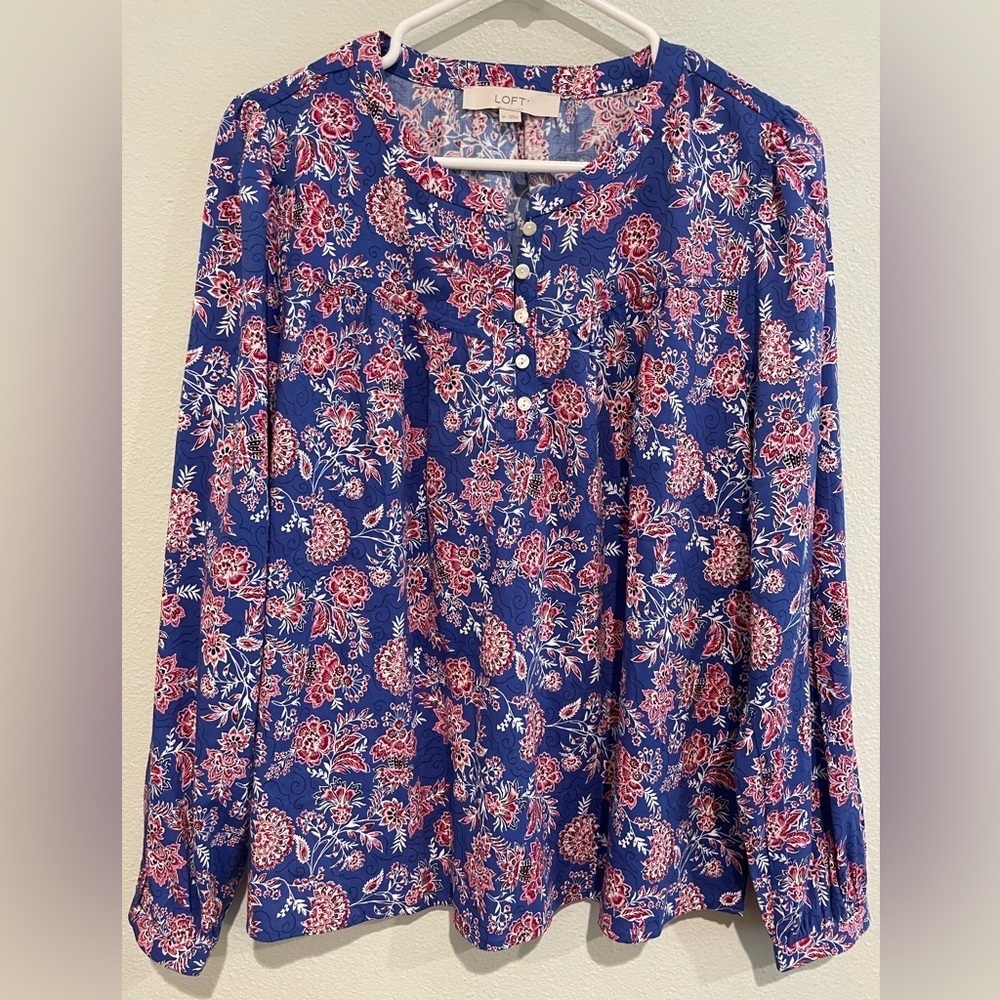 Loft Blue Red & White Floral Print Blouse. Size M